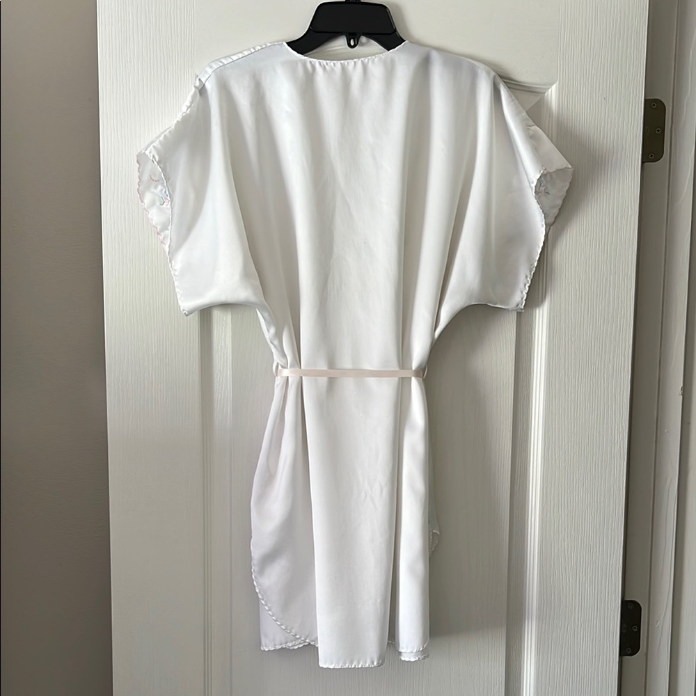 Victoria’s Secret Vintage Elegant White Satin Kimono Robe - Picture 2 of 8